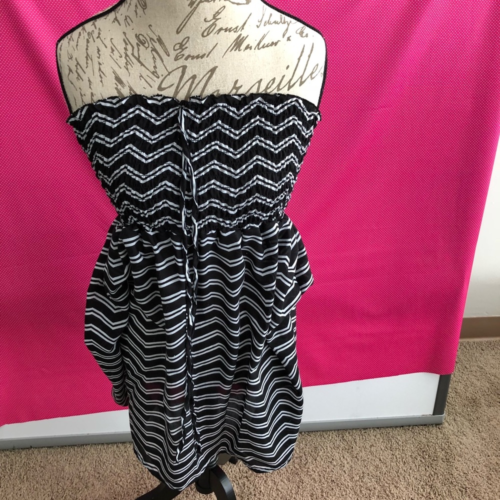 Gorgeous Strapless Striped Dress - Picture 4 of 8